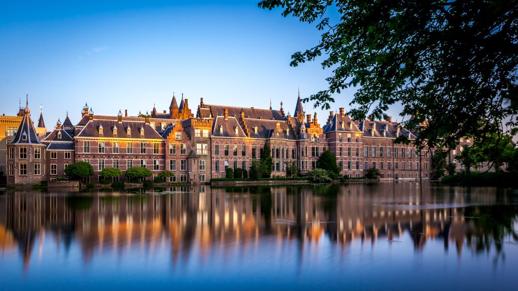foto van Binnenhof Den Haag met Hofvijver