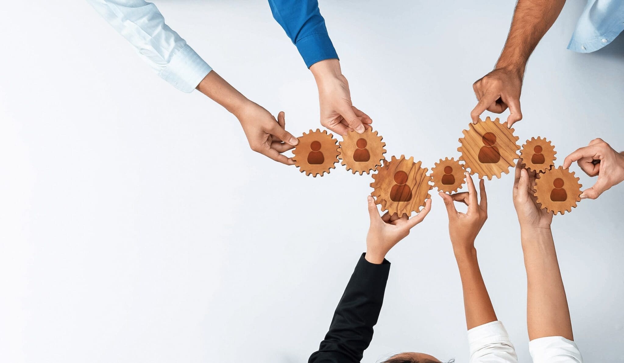 Collaborative Teamwork with Gears in a Business Setting: Hands Connecting Mechanisms for Networking and Problem Solving. Amity