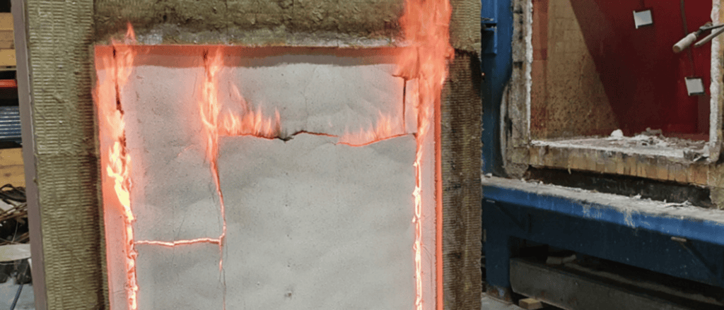 Vuurzijde element na beproeving na 75 minuten brandwerendheid